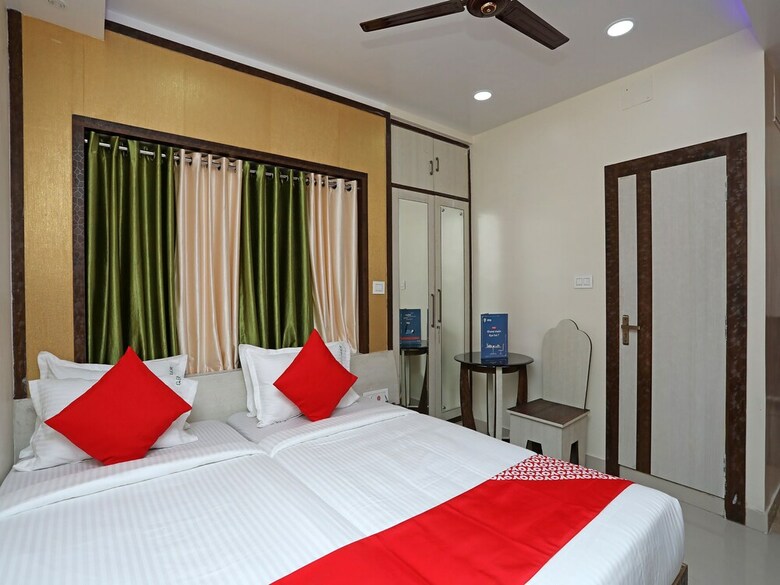 Hotel Oyo 11422 Green Edge Regency