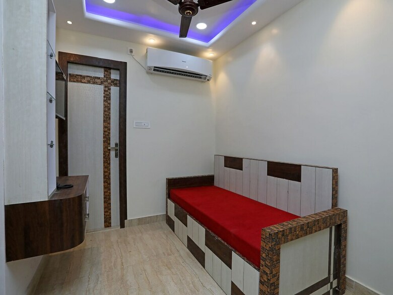 Hotel Oyo 11422 Green Edge Regency