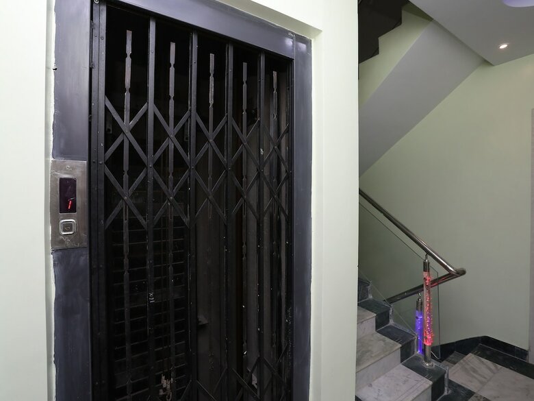 Hotel Oyo 11422 Green Edge Regency