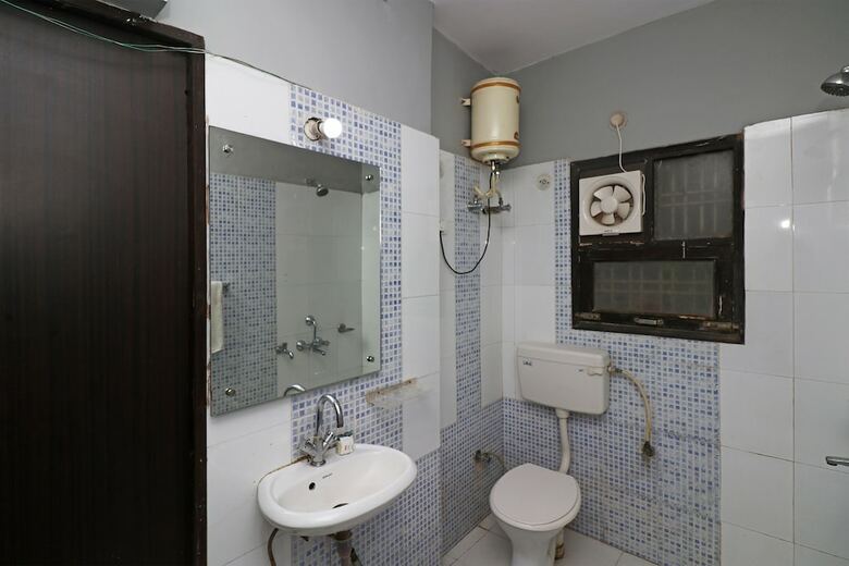 Hotel Oyo 22946 Sbg Inn