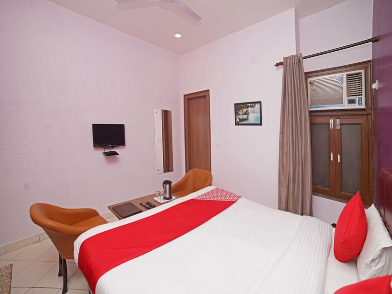 Oyo 7872 Amber Hotel