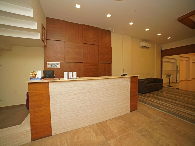 Oyo 7872 Amber Hotel