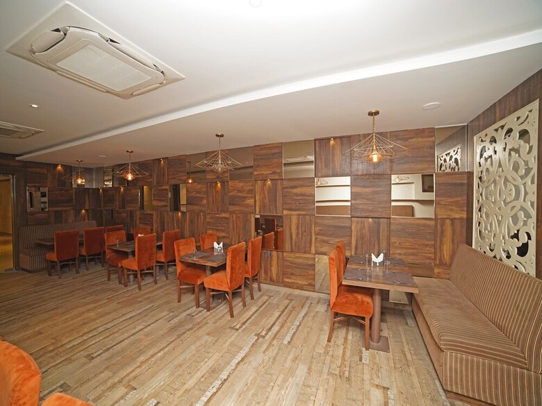 Oyo 7872 Amber Hotel