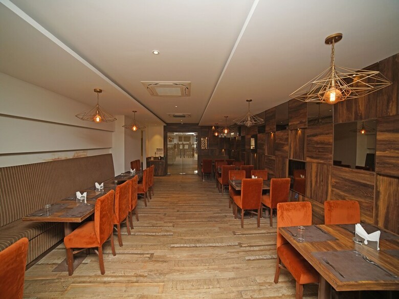 Oyo 7872 Amber Hotel