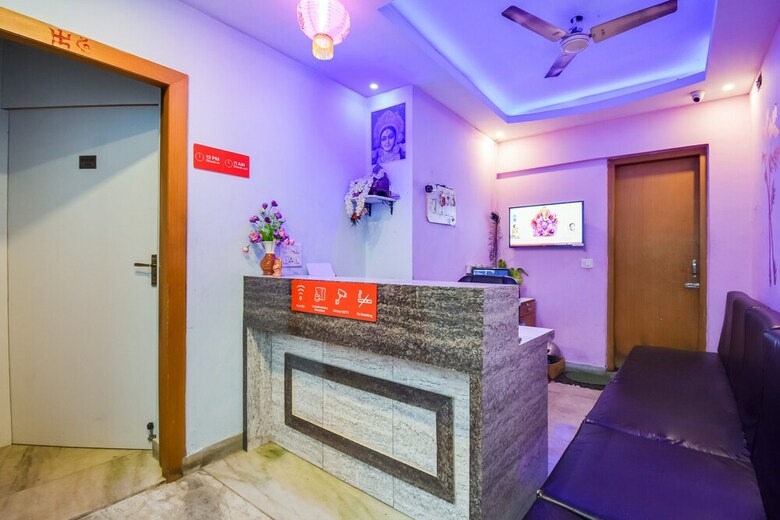 Hotel Oyo 22436 Crown Inn