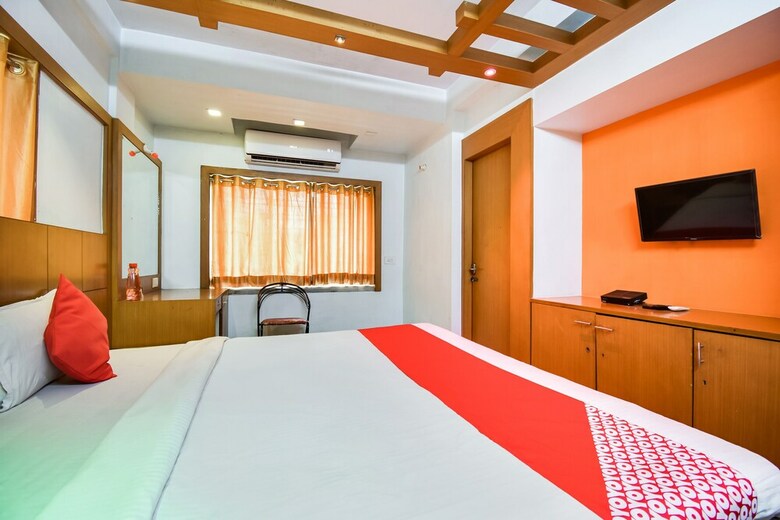 Hotel Oyo 22436 Crown Inn
