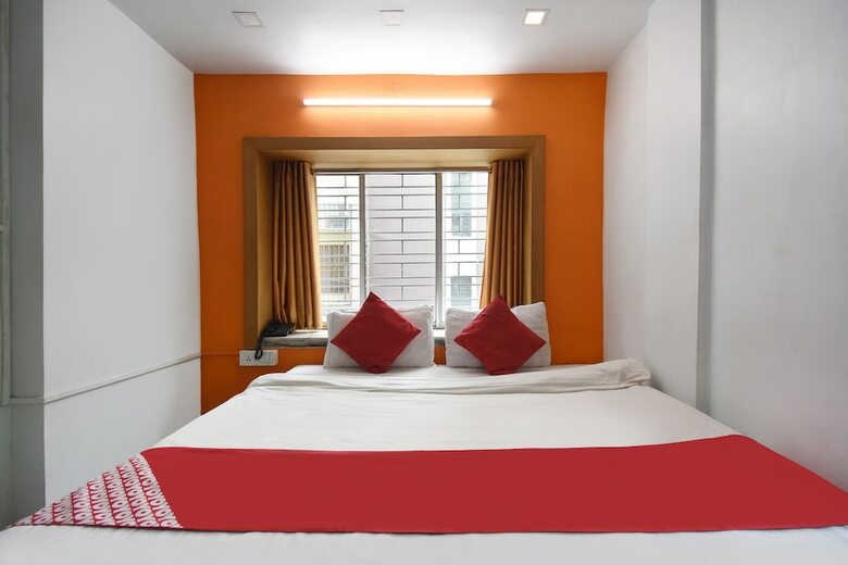Hotel Oyo 22436 Crown Inn