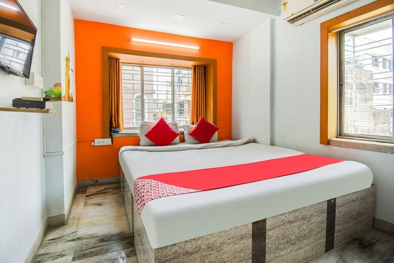 Hotel Oyo 22436 Crown Inn