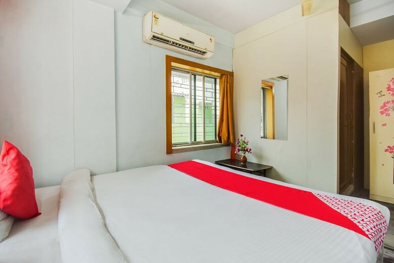 Hotel Oyo 22436 Crown Inn