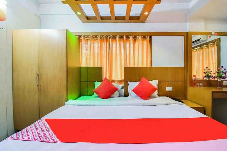 Hotel Oyo 22436 Crown Inn