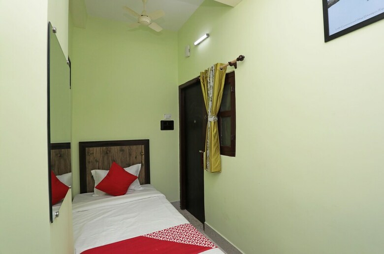 Oyo 22297 Hotel 86b
