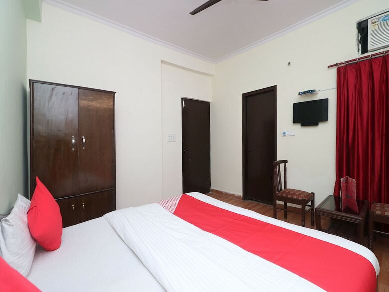 Hotel Oyo 29196 Lords Plaza