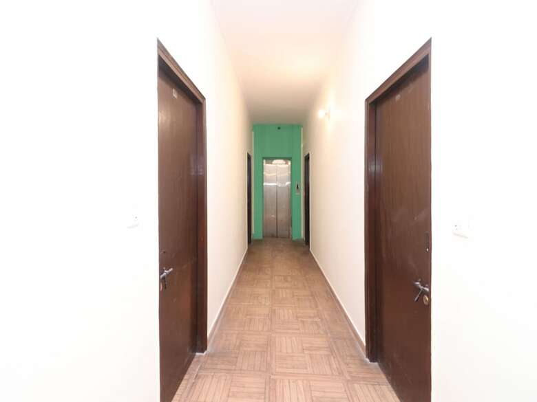 Hotel Oyo 29196 Lords Plaza