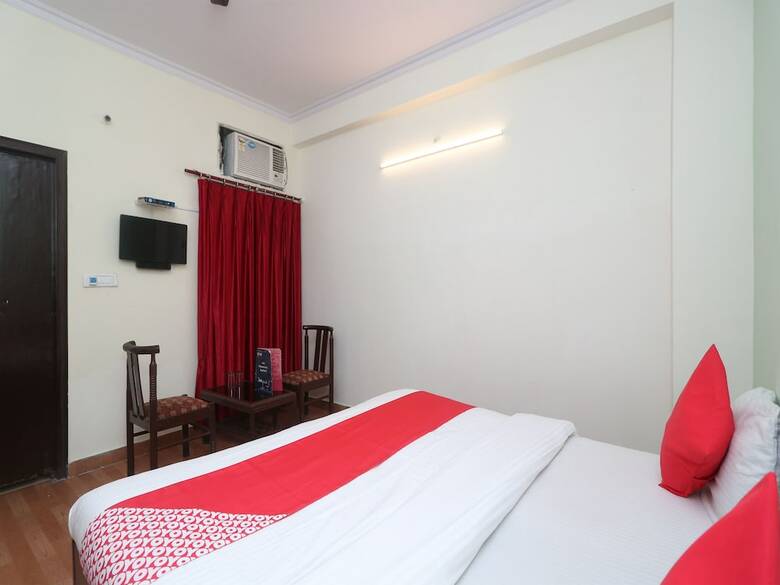 Hotel Oyo 29196 Lords Plaza