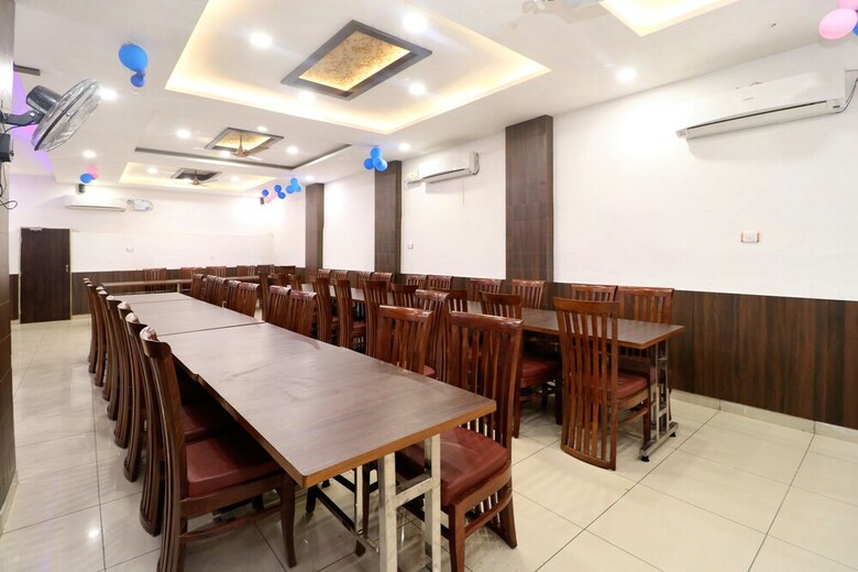 Hotel Oyo 31026 Samrat Regency