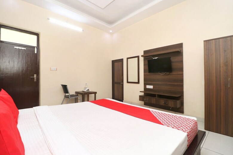 Hotel Oyo 31026 Samrat Regency