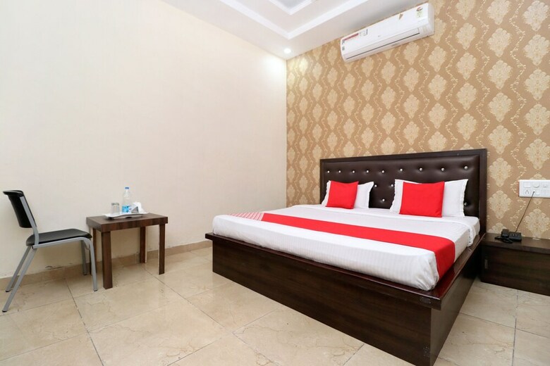 Hotel Oyo 31026 Samrat Regency