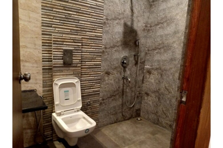 Oyo 17162 Hotel Rhishabh