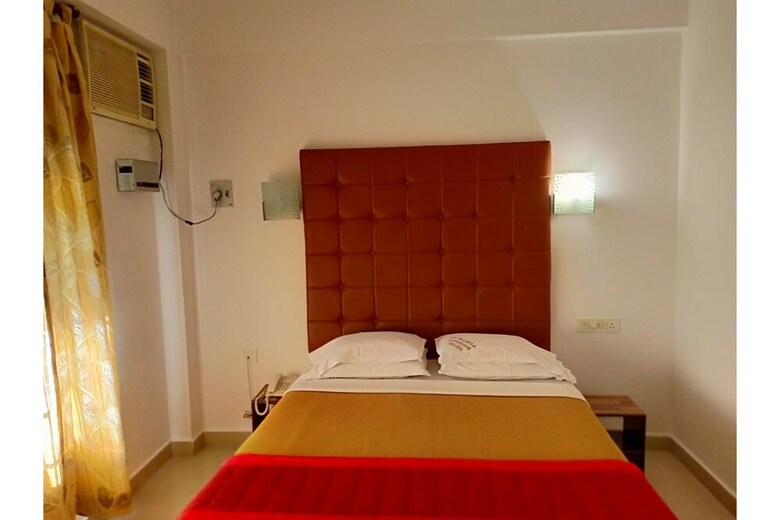 Oyo 17162 Hotel Rhishabh
