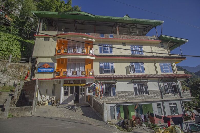 Oyo 24247 Hotel Everest Mansion