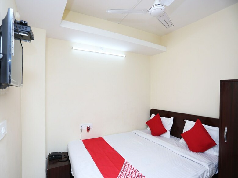 Oyo 24970 Hotel Galaxy Inn