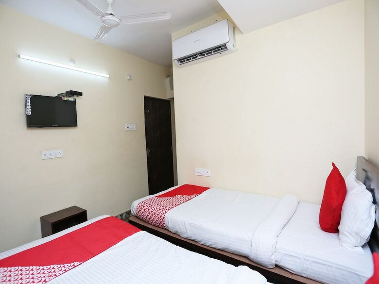 Oyo 24970 Hotel Galaxy Inn