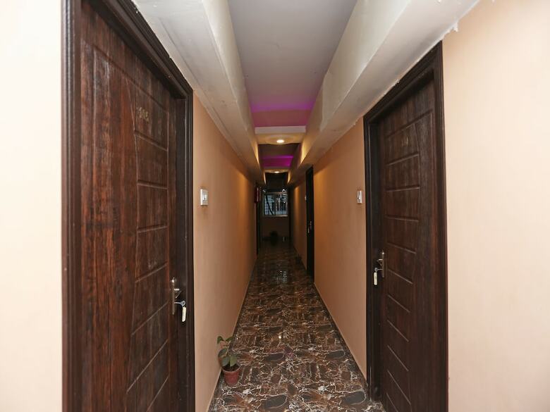 Oyo 24970 Hotel Galaxy Inn