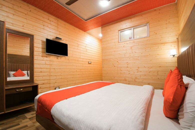 Hotel Oyo 16066 Chinar Comforts