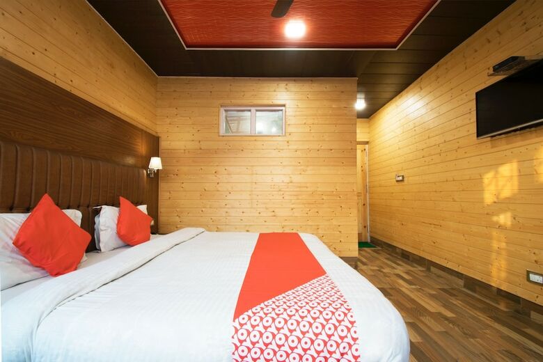 Hotel Oyo 16066 Chinar Comforts