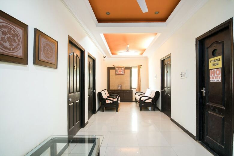 Hotel Oyo 12737 Jk Residency
