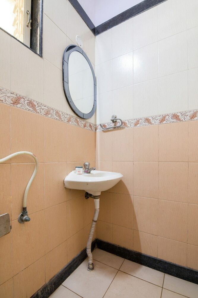 Hotel Oyo 12737 Jk Residency