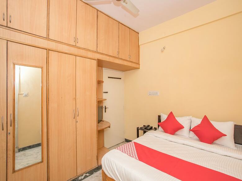 Hotel Oyo 13121 Sai Kuteer