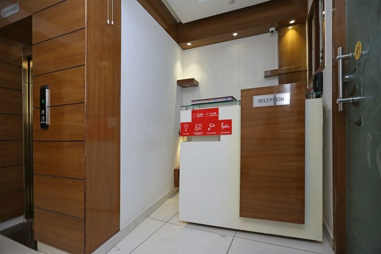 Hotel Oyo 16761 Rk Regency