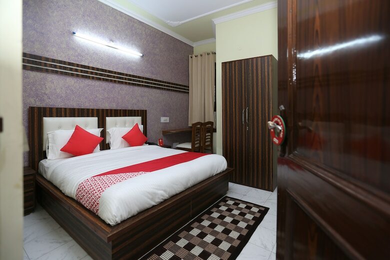 Hotel Oyo 16761 Rk Regency