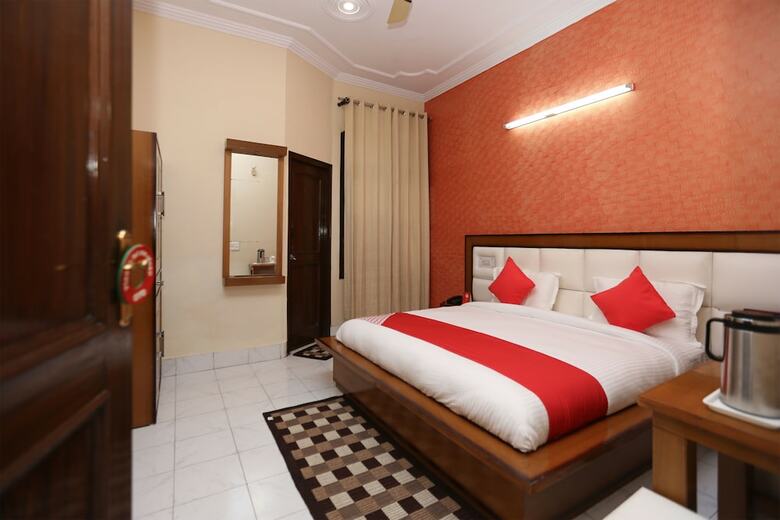 Hotel Oyo 16761 Rk Regency