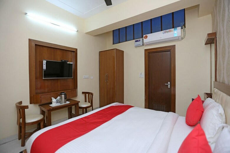 Hotel Oyo 16761 Rk Regency