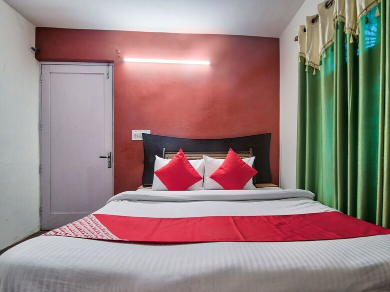 Oyo 13736 Hotel Stay Well