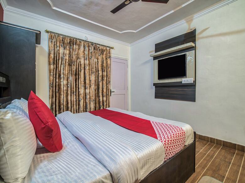 Oyo 13736 Hotel Stay Well