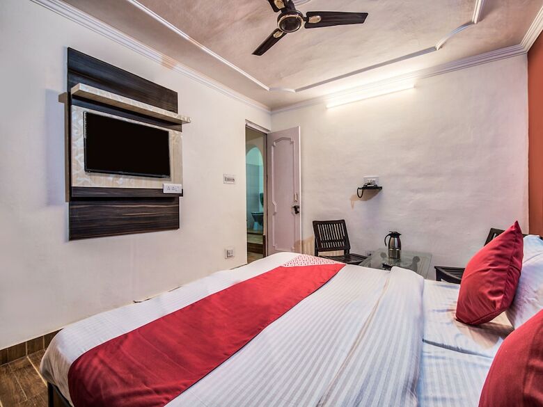 Oyo 13736 Hotel Stay Well