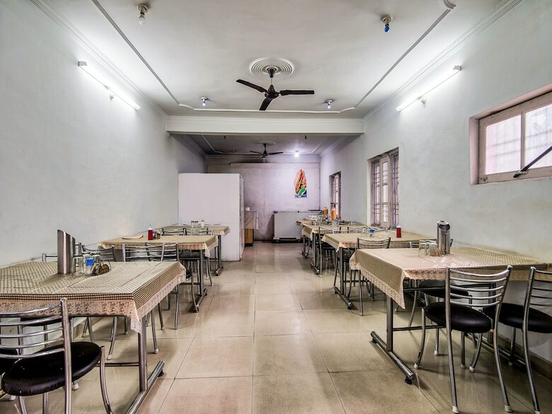 Oyo 13736 Hotel Stay Well