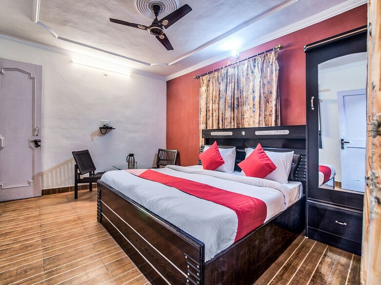 Oyo 13736 Hotel Stay Well