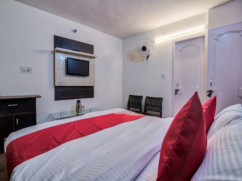 Oyo 13736 Hotel Stay Well