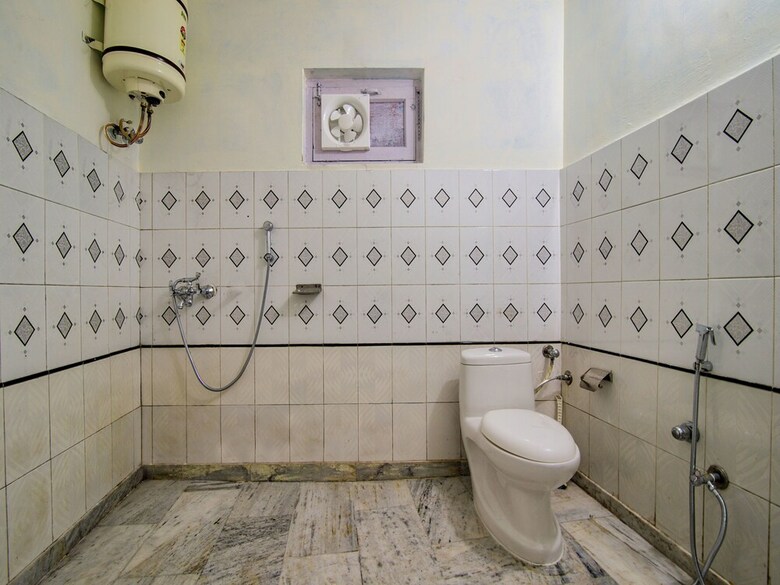 Oyo 13736 Hotel Stay Well