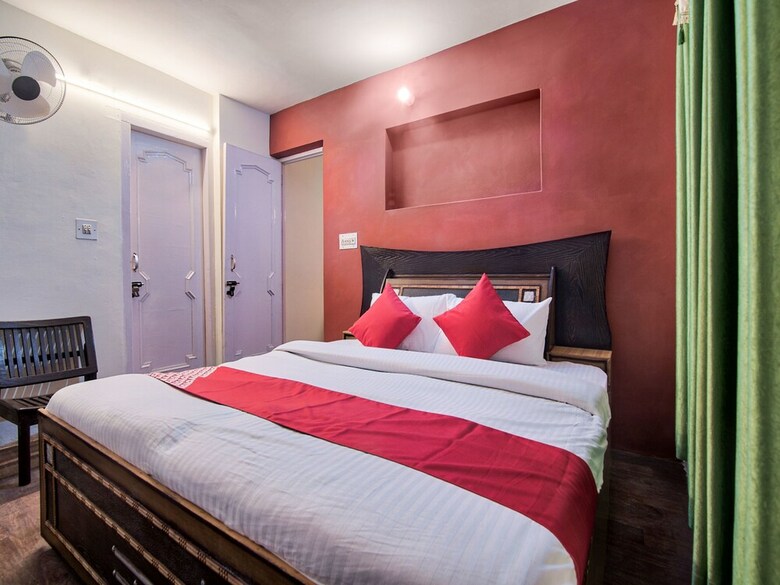 Oyo 13736 Hotel Stay Well
