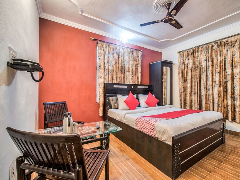 Oyo 13736 Hotel Stay Well