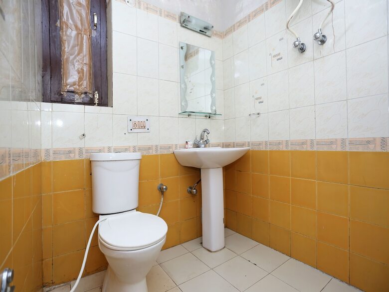 Hotel Oyo 14877 Alinda Guest House