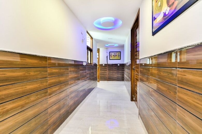 Fabhotel Pearl Suite