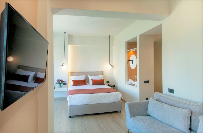 The City Hotel & Suites