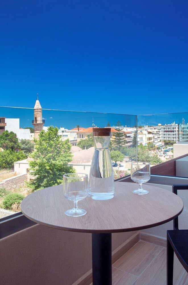 The City Hotel & Suites