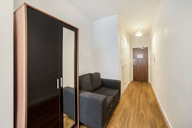 Oyo Vincent Apartments